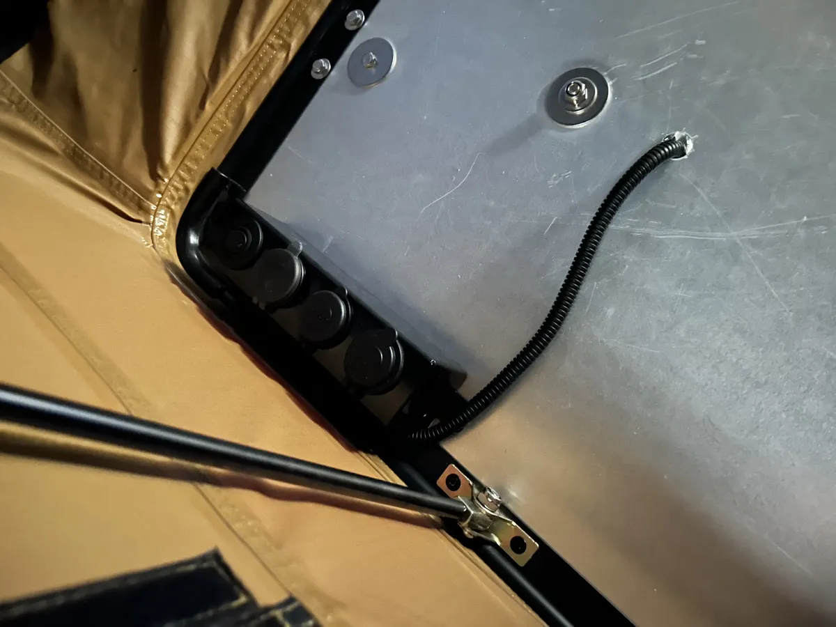 Tente de toit Balagne en portefeuille, coque aluminium