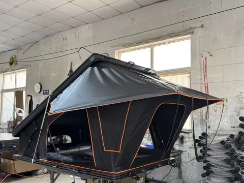 Tente de toit Cézallier en portefeuille relevable, coque aluminium