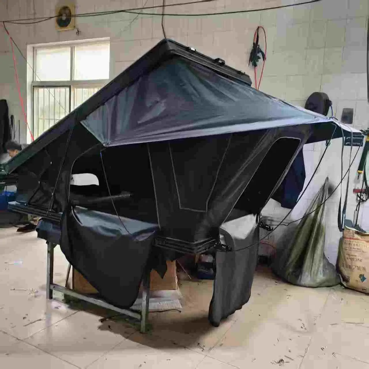 Tente de toit Cézallier en portefeuille relevable, coque aluminium, vue 5 sur 10