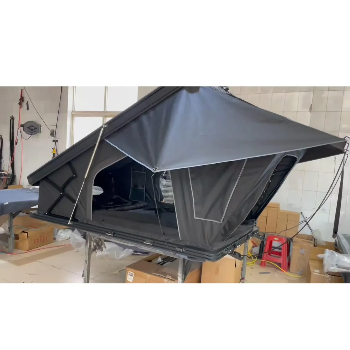 Tente de toit Cézallier en portefeuille relevable, coque aluminium, vue 6 sur 10