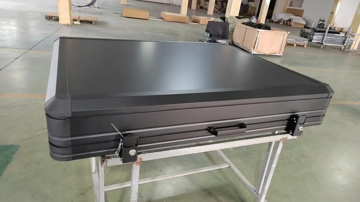 Tente de toit Écrins dépliante, coque aluminium, vue 9 sur 10