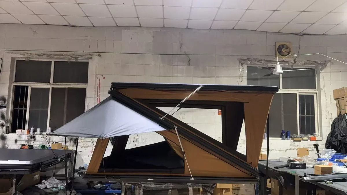 Tente de toit Jura dépliante en Z, coque aluminium, vue 10 sur 10