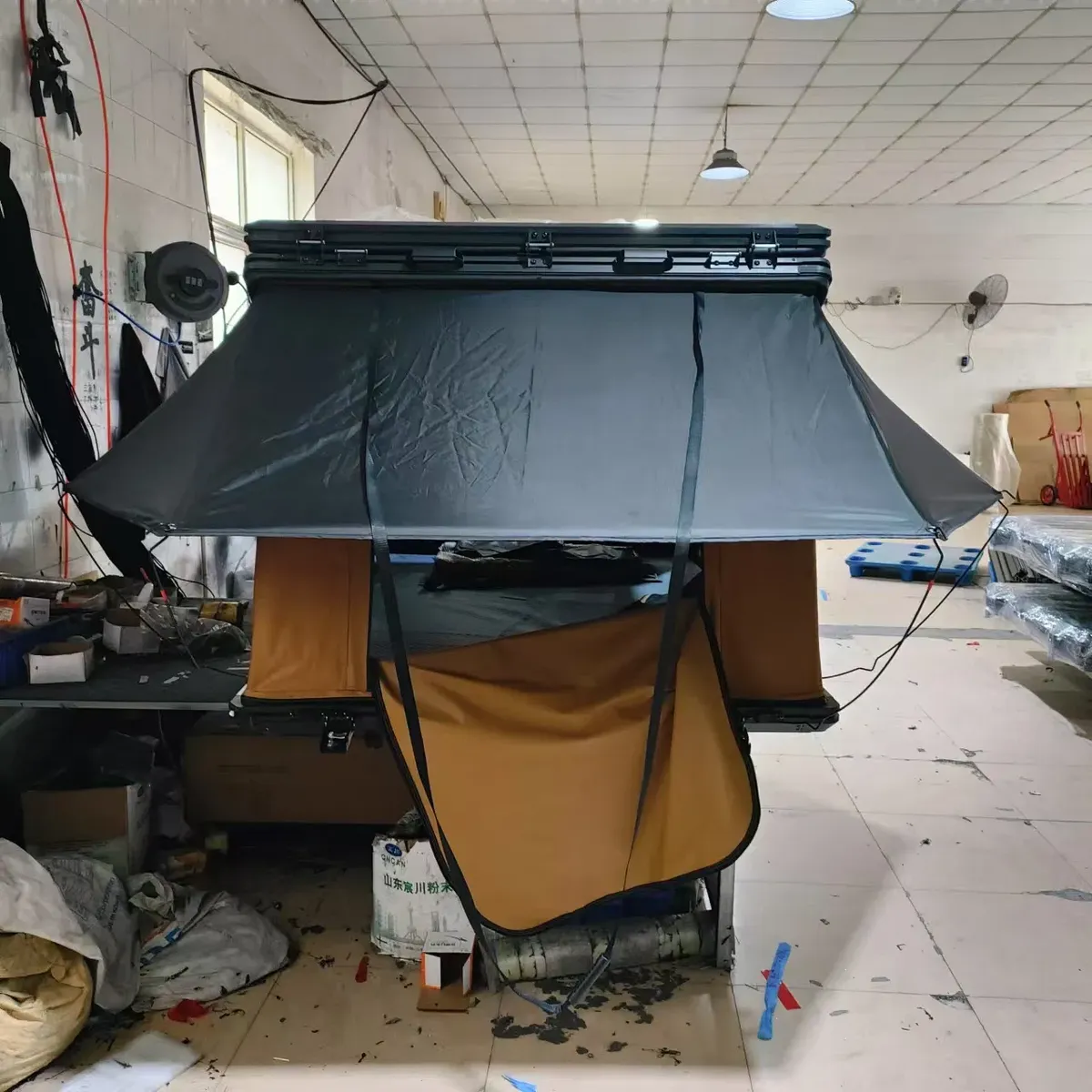 Tente de toit Jura dépliante en Z, coque aluminium, vue 7 sur 10